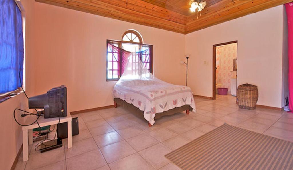 Dolphin Bay Yoga Guest House Drapers Chambre photo